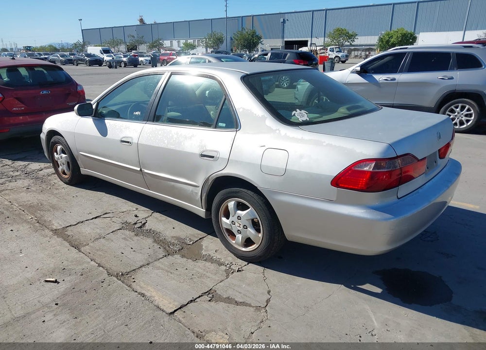1998 HONDA ACCORD EX VIN: 1HGCG667XWA101521