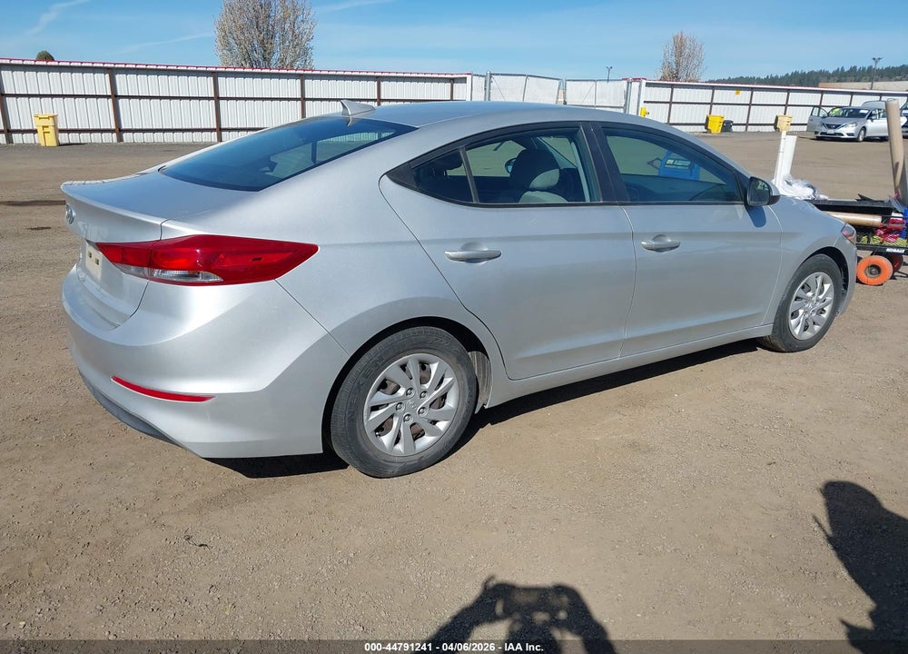2017 HYUNDAI ELANTRA SE VIN: 5NPD74LF1HH198400