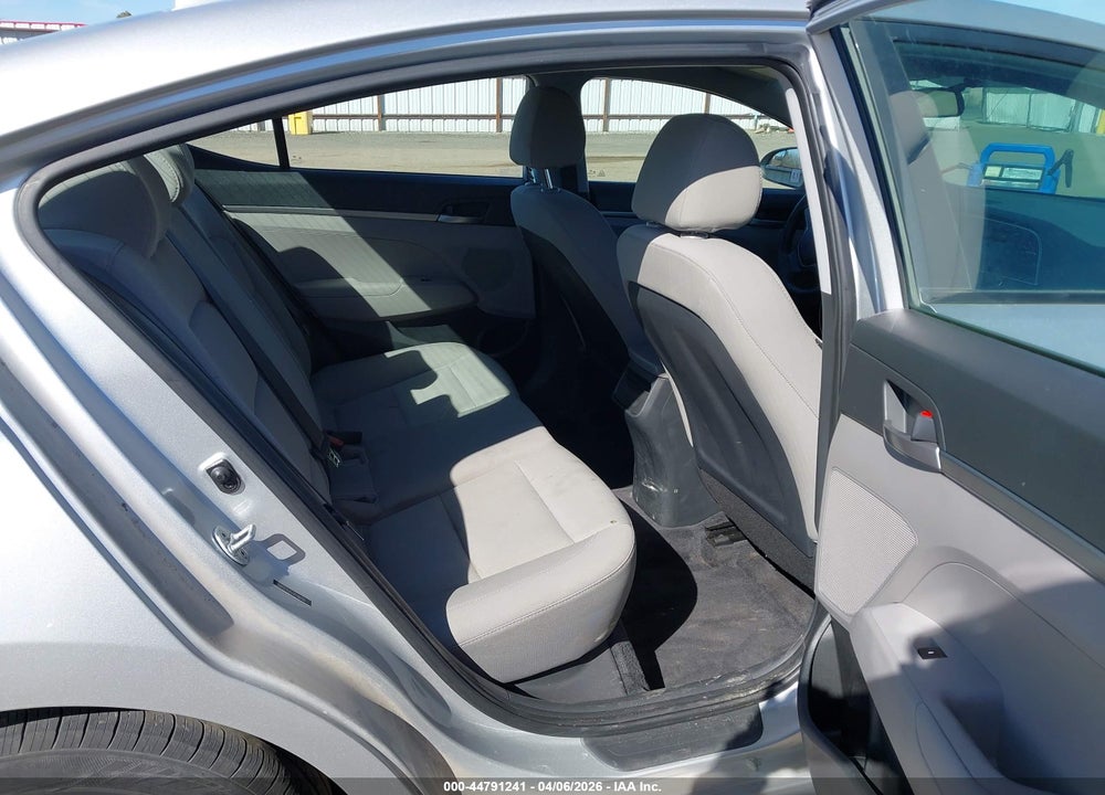2017 HYUNDAI ELANTRA SE VIN: 5NPD74LF1HH198400