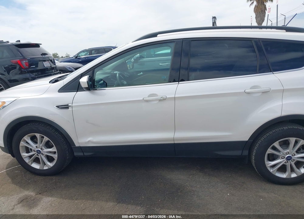 2018 FORD ESCAPE SEL VIN: 1FMCU0HD2JUA37307