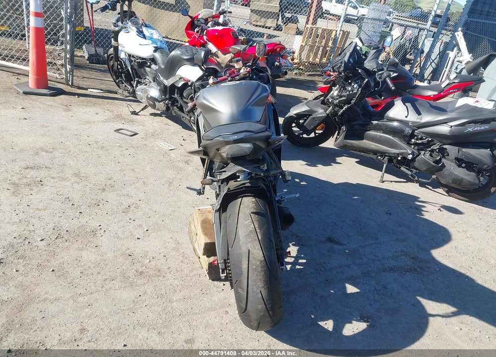 2014 YAMAHA YZFR6 C VIN: JYARJ16Y5EA008213