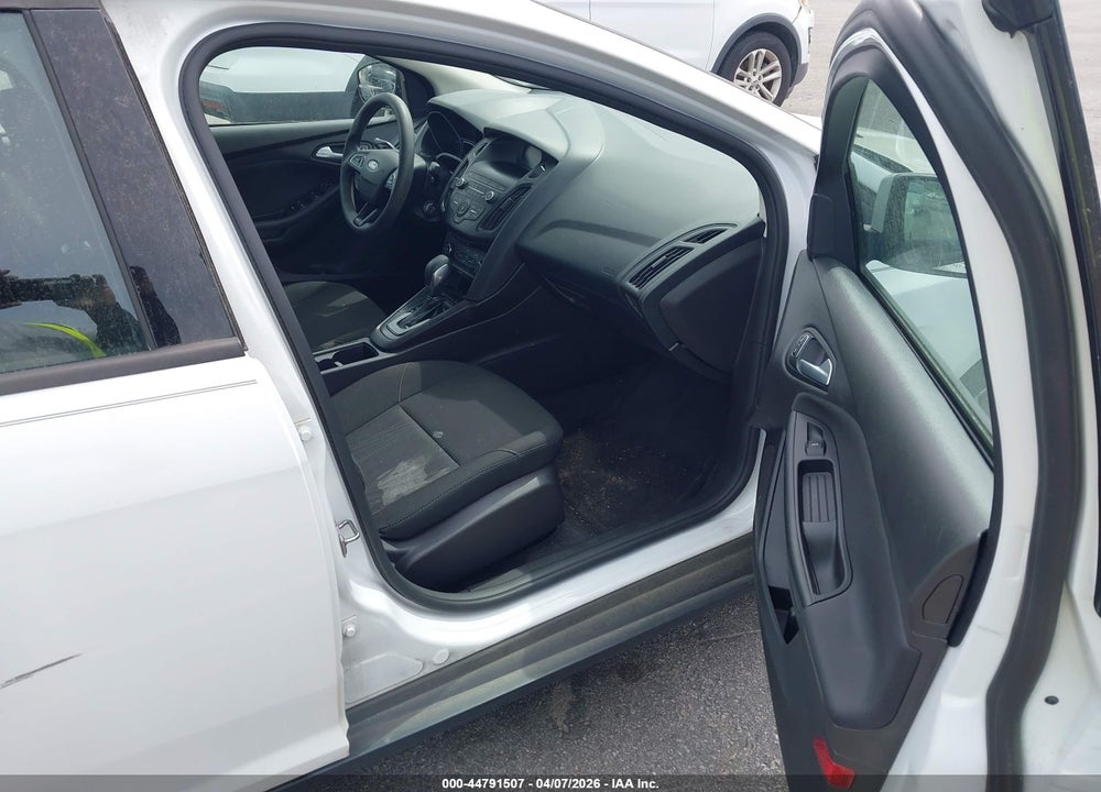 2018 FORD FOCUS SE VIN: 1FADP3F26JL255474