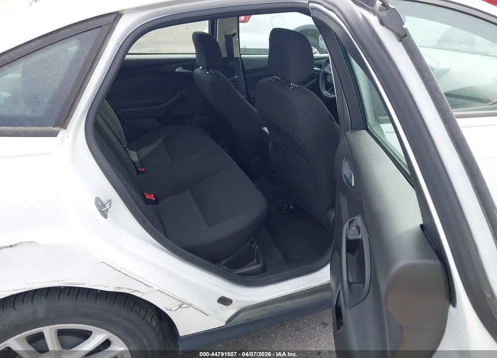 2018 FORD FOCUS SE VIN: 1FADP3F26JL255474