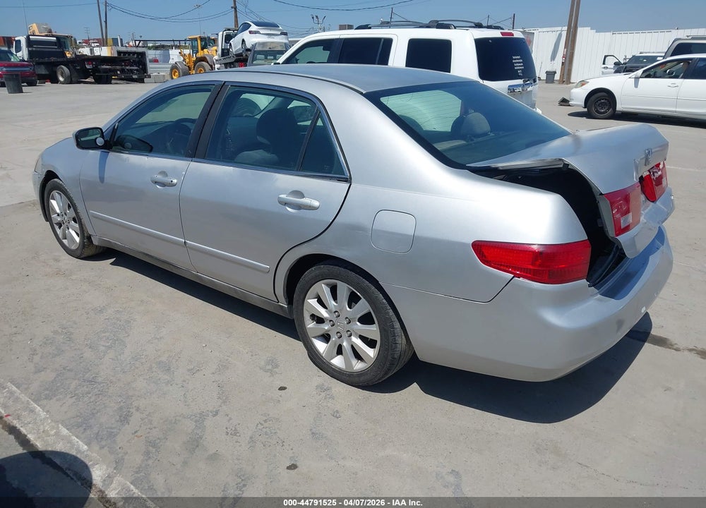 2005 HONDA ACCORD 2.4 LX VIN: JHMCM56405C000187