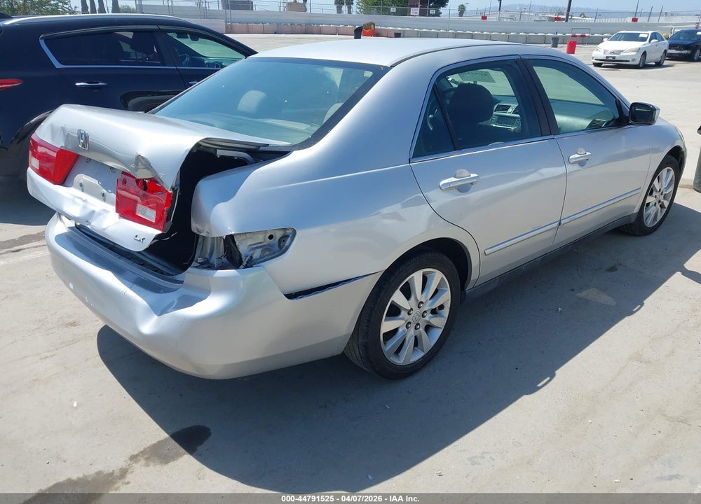2005 HONDA ACCORD 2.4 LX VIN: JHMCM56405C000187