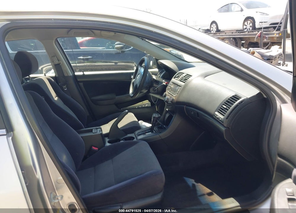 2005 HONDA ACCORD 2.4 LX VIN: JHMCM56405C000187