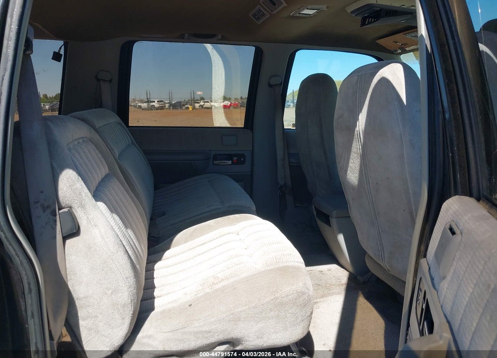 1992 CHEVROLET SUBURBAN K2500 VIN: 1GNGK26K5NJ322123