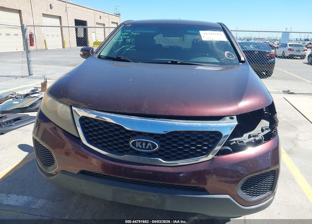 2011 KIA SORENTO LX VIN: 5XYKTCA11BG004371