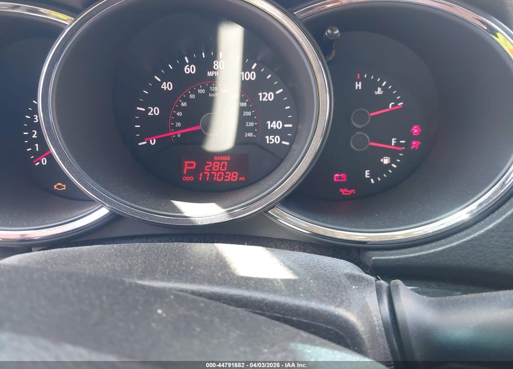 2011 KIA SORENTO LX VIN: 5XYKTCA11BG004371