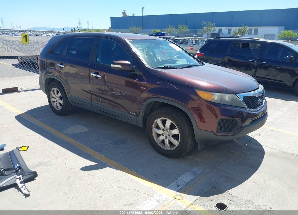 2011 KIA SORENTO LX VIN: 5XYKTCA11BG004371