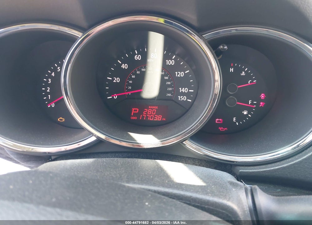 2011 KIA SORENTO LX VIN: 5XYKTCA11BG004371