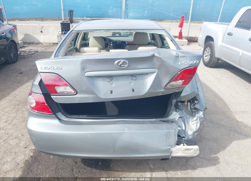 2002 LEXUS ES 300 VIN: JTHBF30G920031352