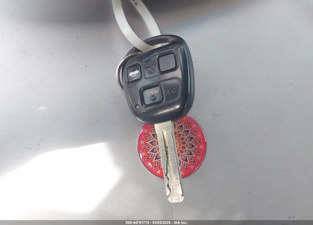 2002 LEXUS ES 300 VIN: JTHBF30G920031352