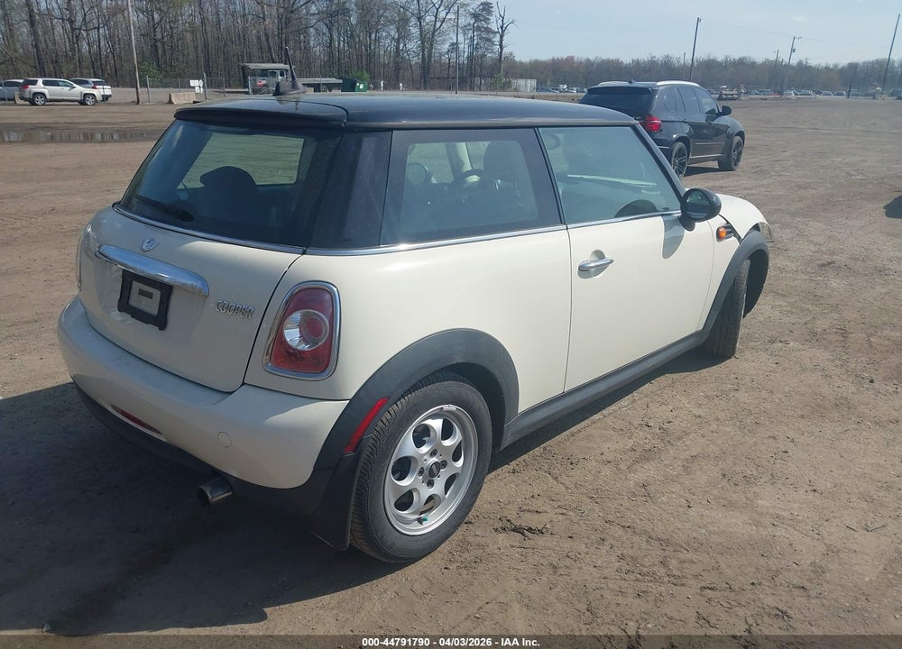 2013 MINI HARDTOP COOPER VIN: WMWSU3C57DT546446