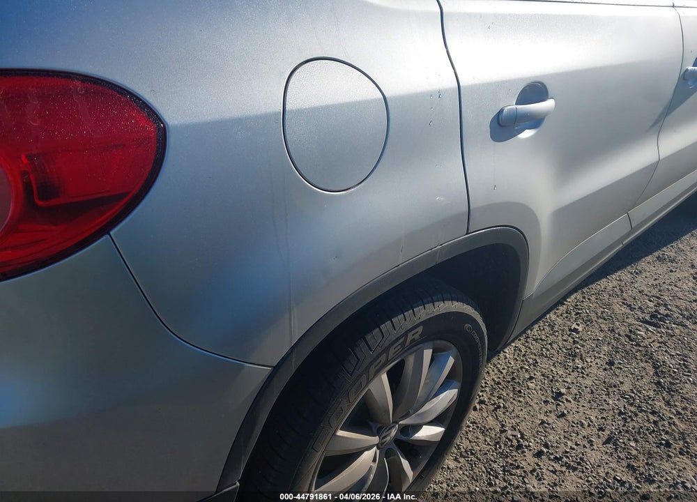 2011 VOLKSWAGEN TIGUAN SE VIN: WVGBV7AX0BW545450
