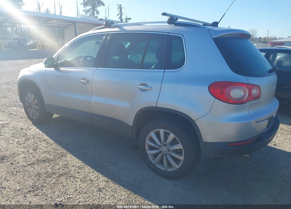 2011 VOLKSWAGEN TIGUAN SE VIN: WVGBV7AX0BW545450