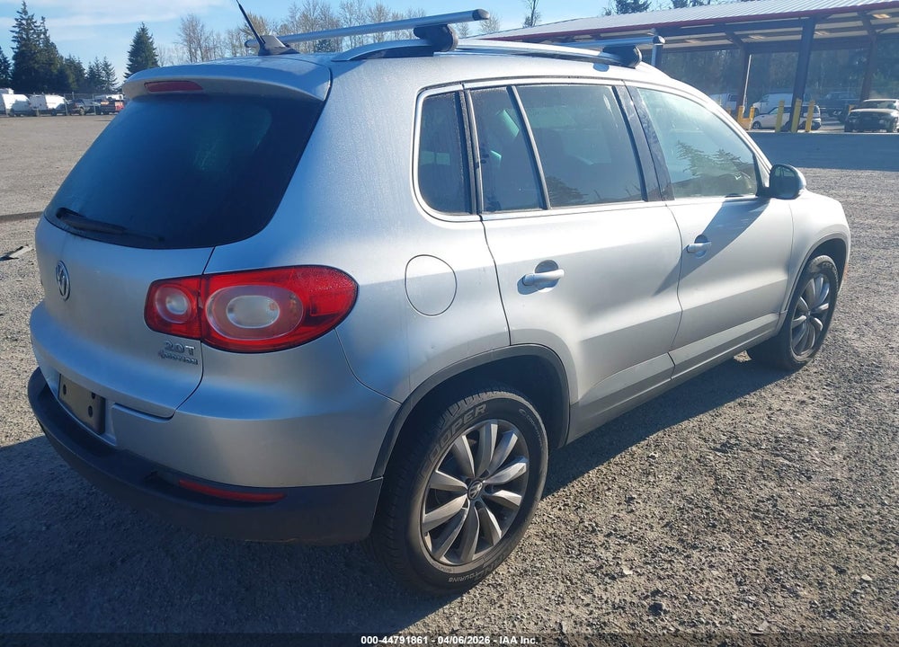 2011 VOLKSWAGEN TIGUAN SE VIN: WVGBV7AX0BW545450
