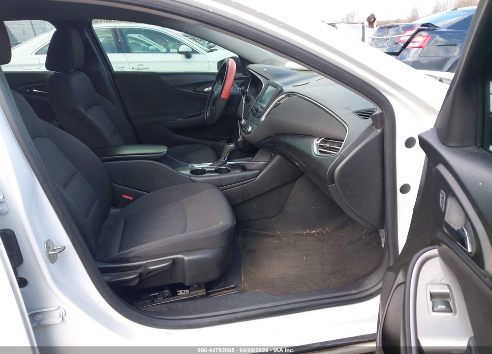 2018 CHEVROLET MALIBU LT VIN: 1G1ZD5ST8JF188211