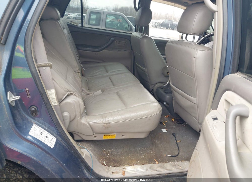 2005 TOYOTA SEQUOIA SR5 V8 VIN: 5TDBT44A15S254041