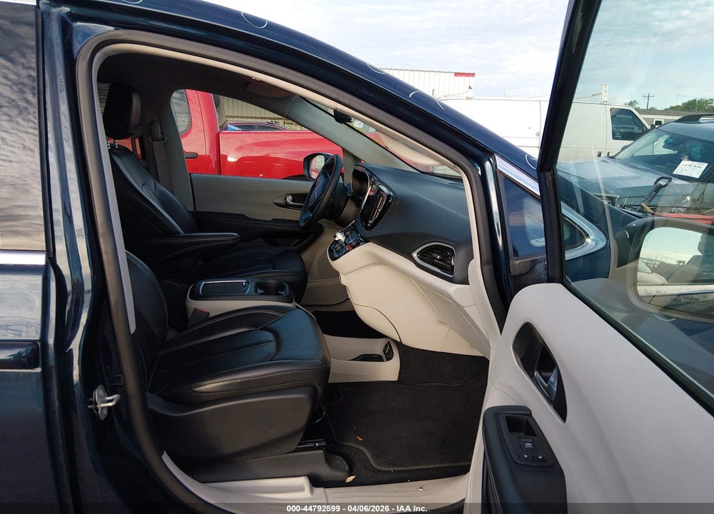 2023 CHRYSLER PACIFICA TOURING L VIN: 2C4RC1BGXPR628176