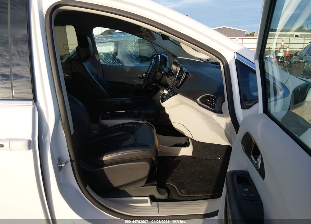 2023 CHRYSLER PACIFICA TOURING L VIN: 2C4RC1BGXPR597589