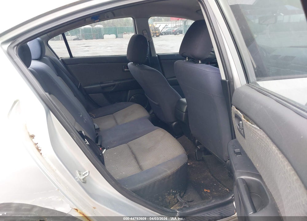 2005 MAZDA 3 I VIN: JM1BK12FX51245481