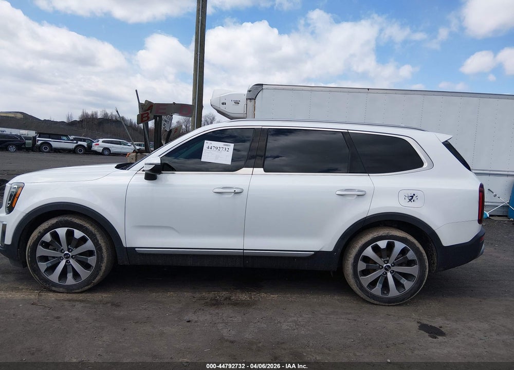 2020 KIA TELLURIDE S VIN: 5XYP64HC8LG046838