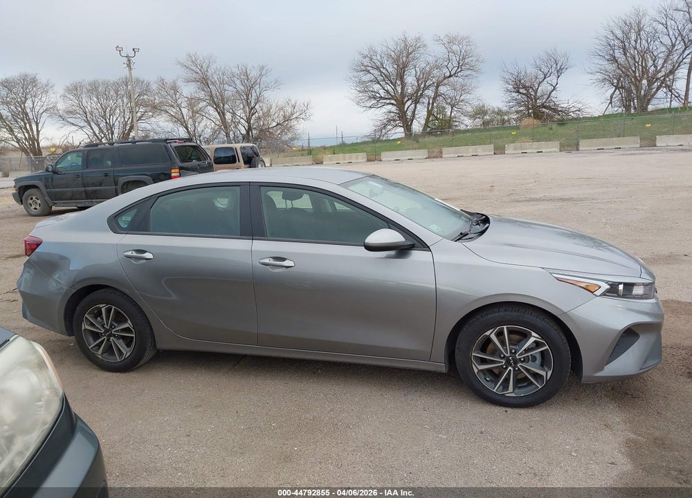 2024 KIA FORTE LXS VIN: 3KPF24AD1RE761329