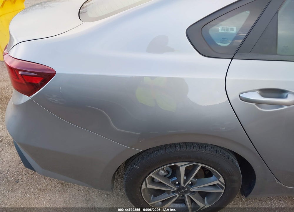 2024 KIA FORTE LXS VIN: 3KPF24AD1RE761329