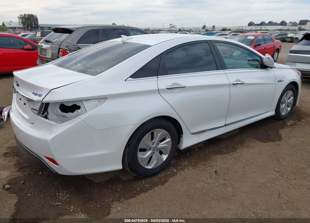 2015 HYUNDAI SONATA HYBRID VIN: KMHEC4A45FA139710