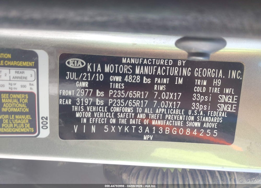 2011 KIA SORENTO LX VIN: 5XYKT3A13BG084255
