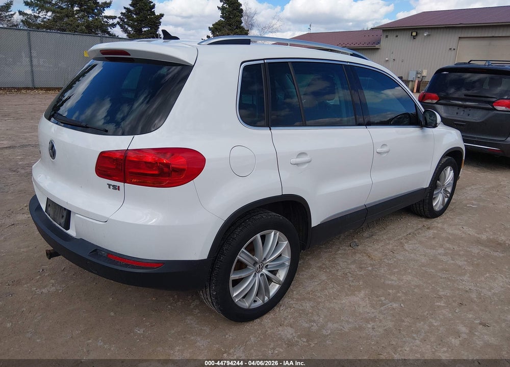 2016 VOLKSWAGEN TIGUAN SE VIN: WVGAV7AX9GW598084