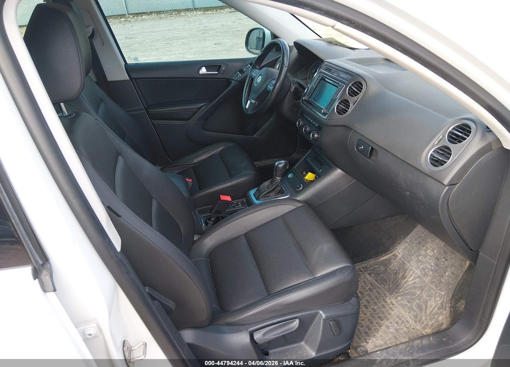 2016 VOLKSWAGEN TIGUAN SE VIN: WVGAV7AX9GW598084