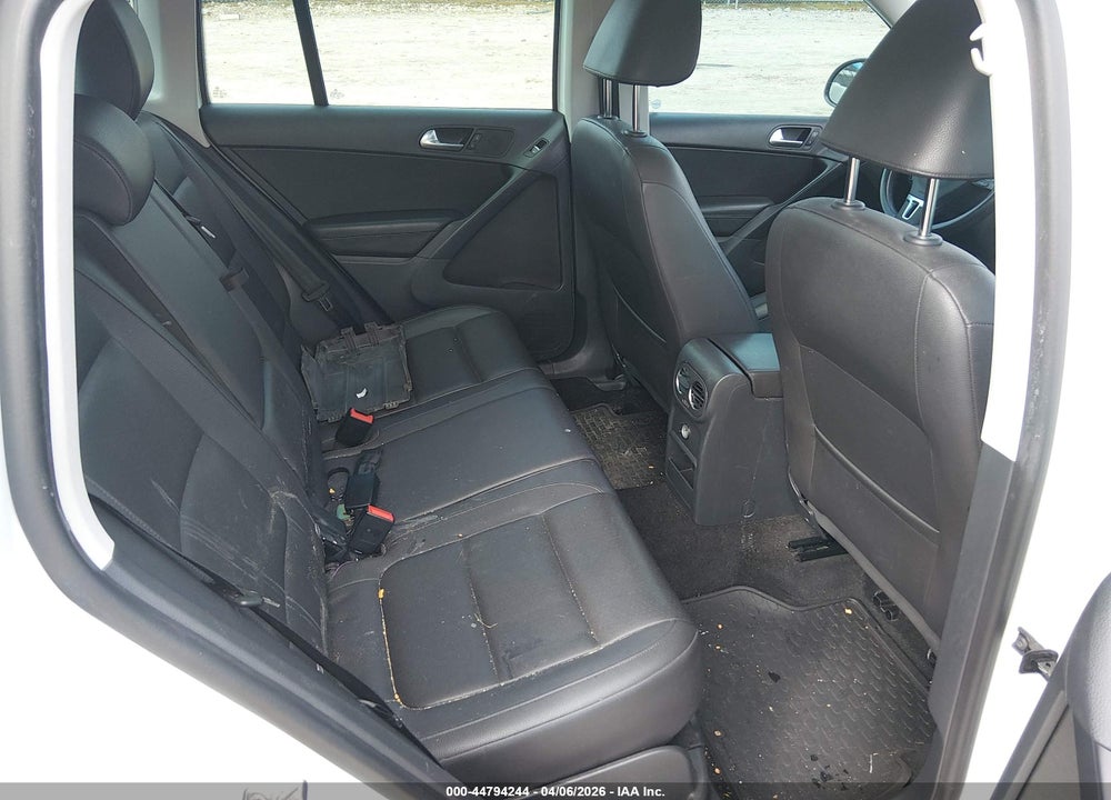 2016 VOLKSWAGEN TIGUAN SE VIN: WVGAV7AX9GW598084
