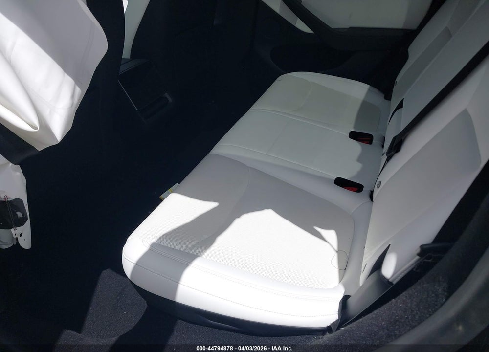 2026 TESLA MODEL Y PREMIUM REAR-WHEEL DRIVE/STANDARD REAR-WHEEL DRIVE VIN: 7SAYGDED6TF532931