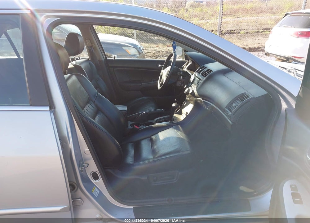 2005 HONDA ACCORD 3.0 EX VIN: 1HGCM66515A075428