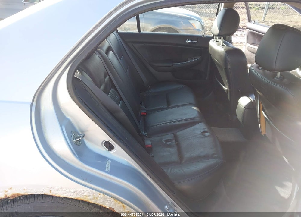 2005 HONDA ACCORD 3.0 EX VIN: 1HGCM66515A075428