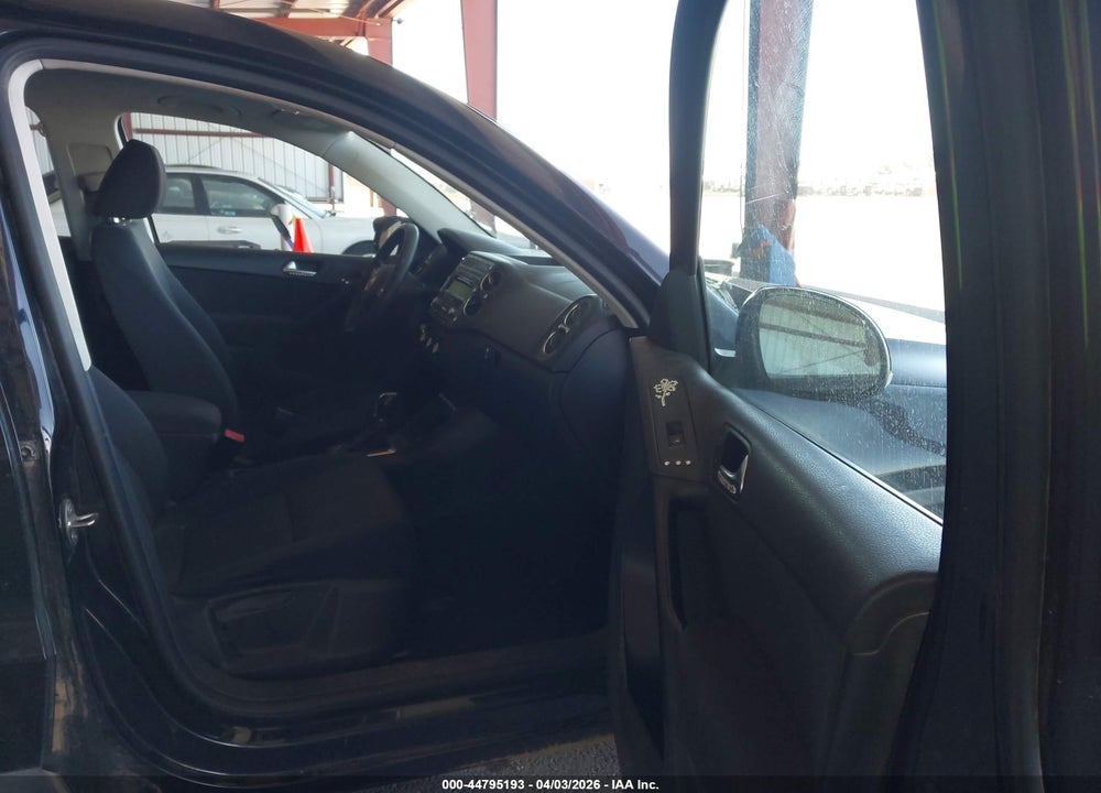 2012 VOLKSWAGEN TIGUAN S VIN: WVGBV7AX2CW506103