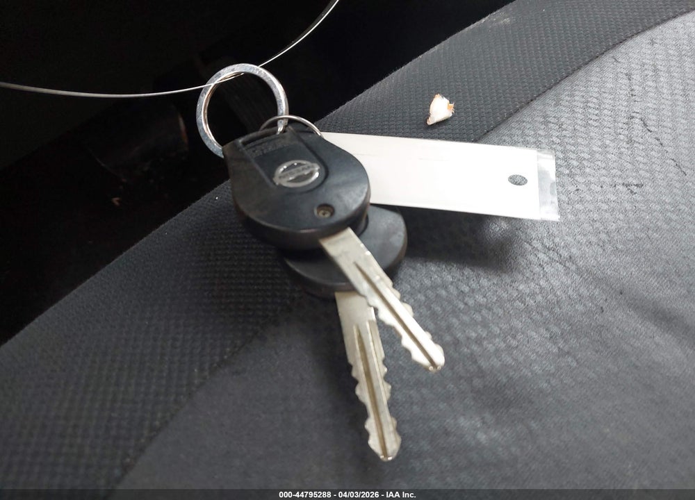 2013 NISSAN ROGUE S VIN: JN8AS5MT0DW547180