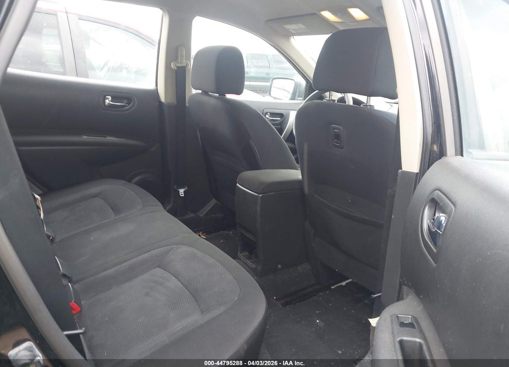 2013 NISSAN ROGUE S VIN: JN8AS5MT0DW547180