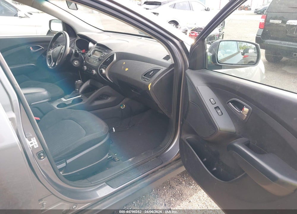 2014 HYUNDAI TUCSON GLS VIN: KM8JT3AF2EU801640