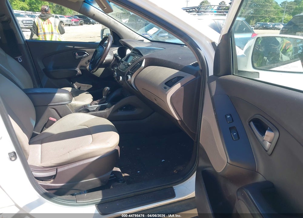 2014 HYUNDAI TUCSON SE VIN: KM8JUCAG5EU869873
