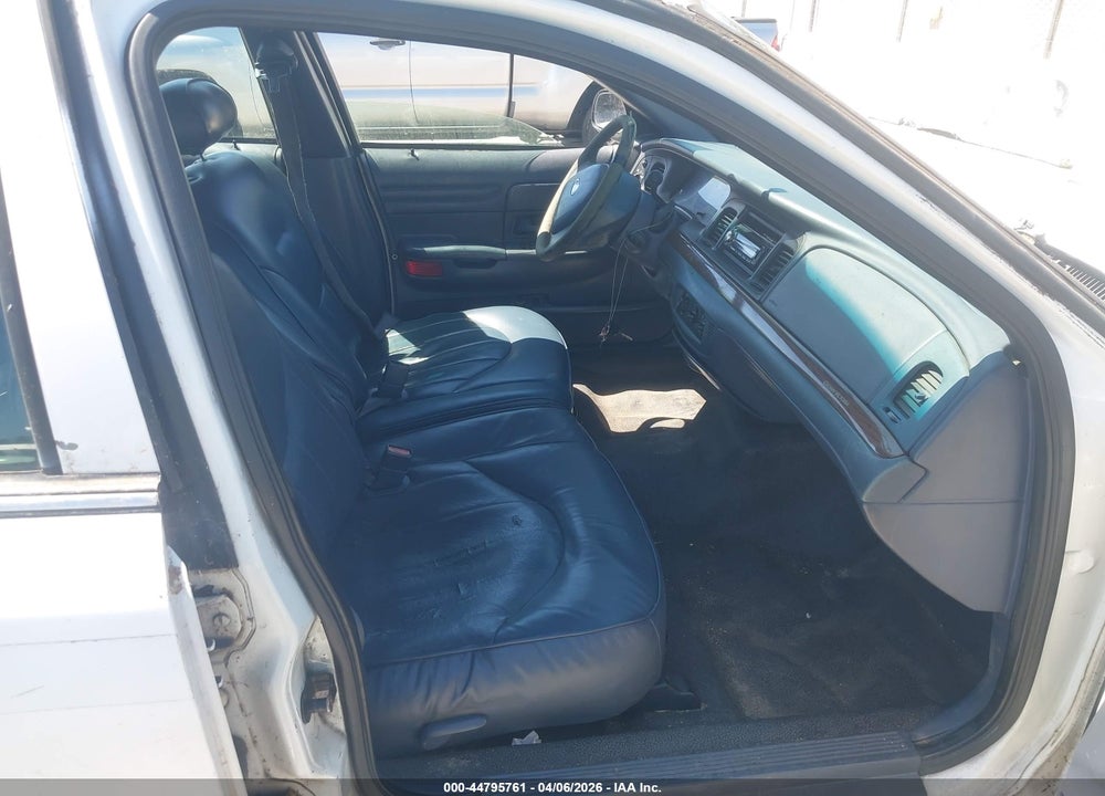 2002 FORD CROWN VICTORIA COMMERCIAL STANDARD VIN: 2FAFP72WX2X130281