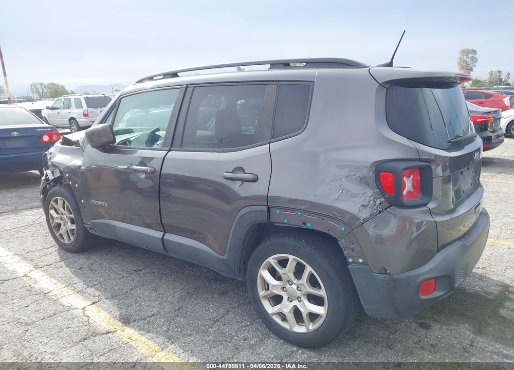 2018 JEEP RENEGADE LATITUDE FWD VIN: ZACCJABB1JPG92229