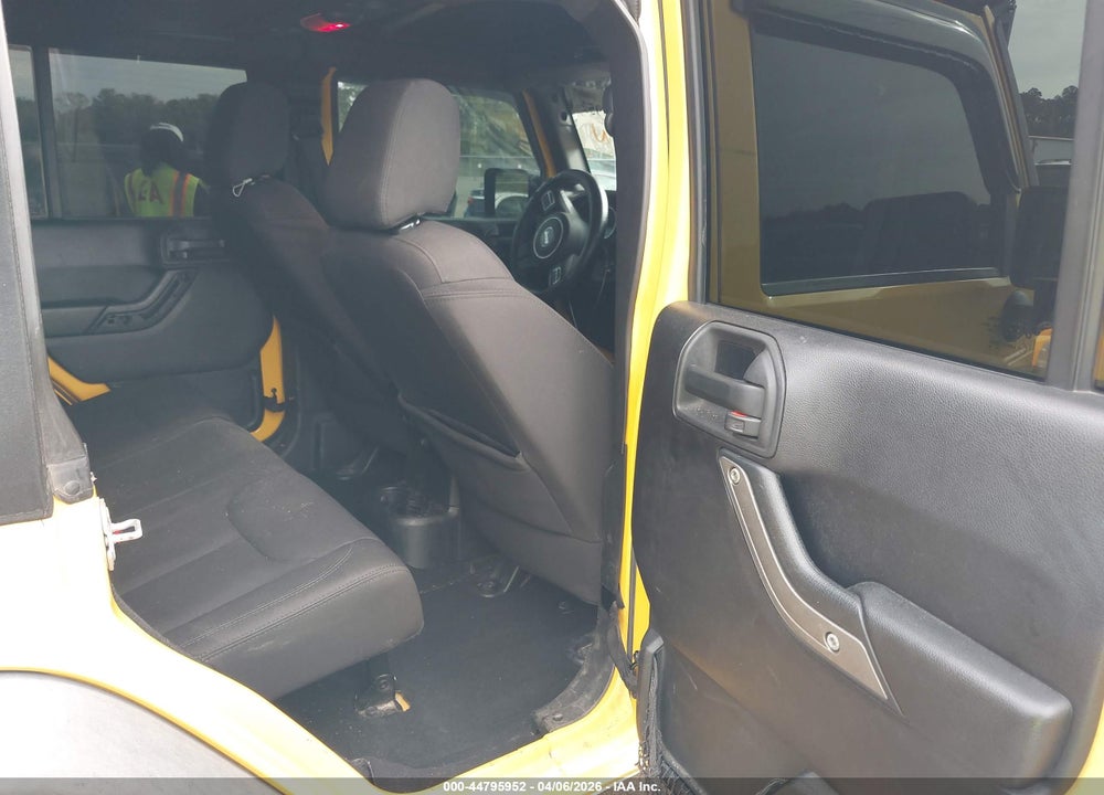2015 JEEP WRANGLER UNLIMITED SPORT VIN: 1C4BJWDG3FL614614