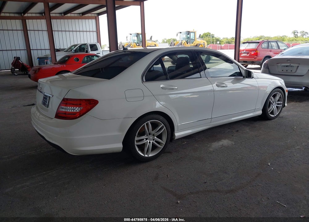 2013 MERCEDES-BENZ C 250 SPORT VIN: WDDGF4HB0DR261095