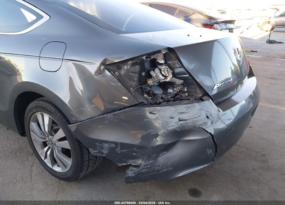 2011 HONDA ACCORD 2.4 EX VIN: 1HGCS1B72BA000717