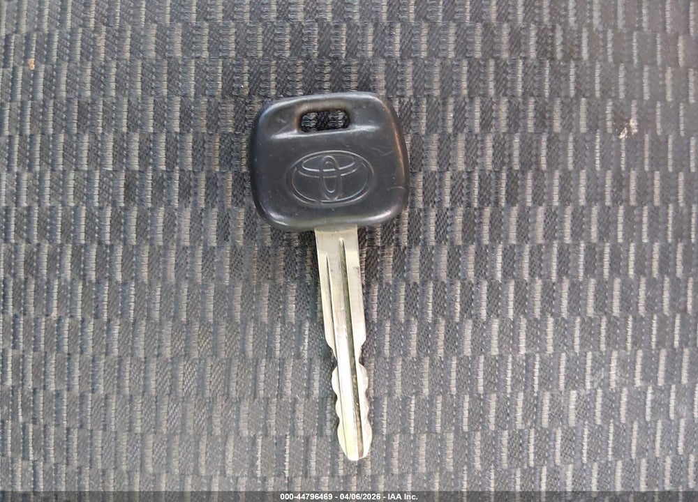2005 TOYOTA RAV4 VIN: JTEGD20V750074108