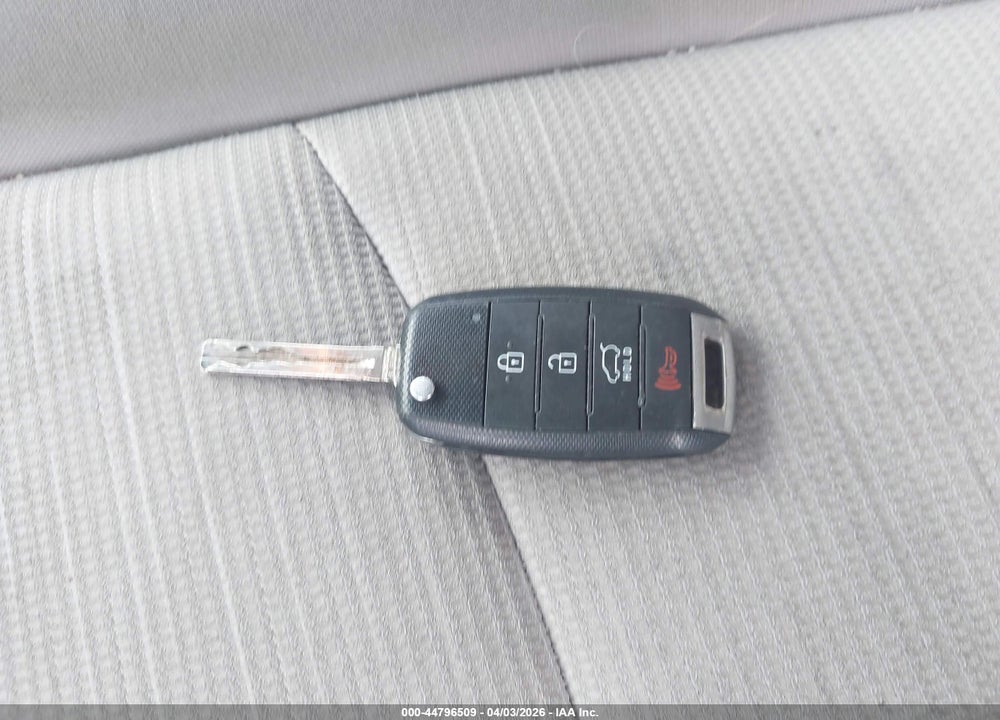 2014 KIA SORENTO LX VIN: 5XYKT3A6XEG472812