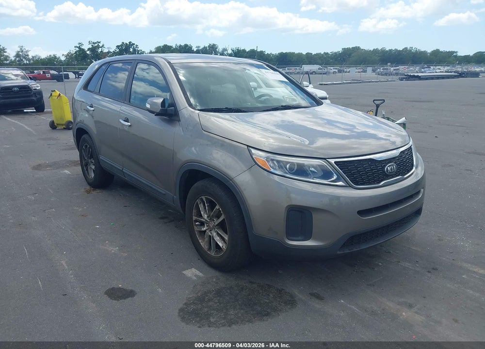 2014 KIA SORENTO LX VIN: 5XYKT3A6XEG472812